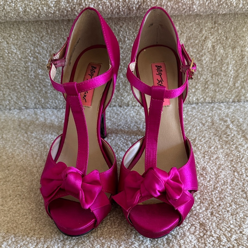 🎀 Pink Satin Candee T-Strap Bow Heels 🎀 - Picture 2 of 14